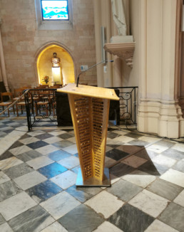 Ambon - vue sur le le détail du piètement découpé