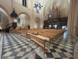 Bancs d'église vue en perspective - orgue