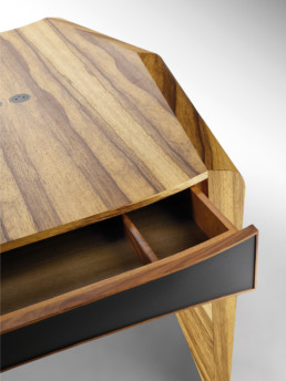 Bureau détail sur le tiroir en vue de dessus -Atelier PaulHoffmann