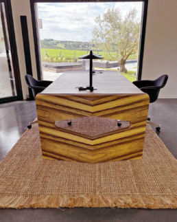 Bureau face à face vue de profil