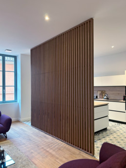 Claustra - vue de trois-quart du salon