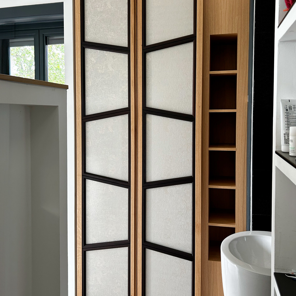 Dressing vue de face, portes et niches